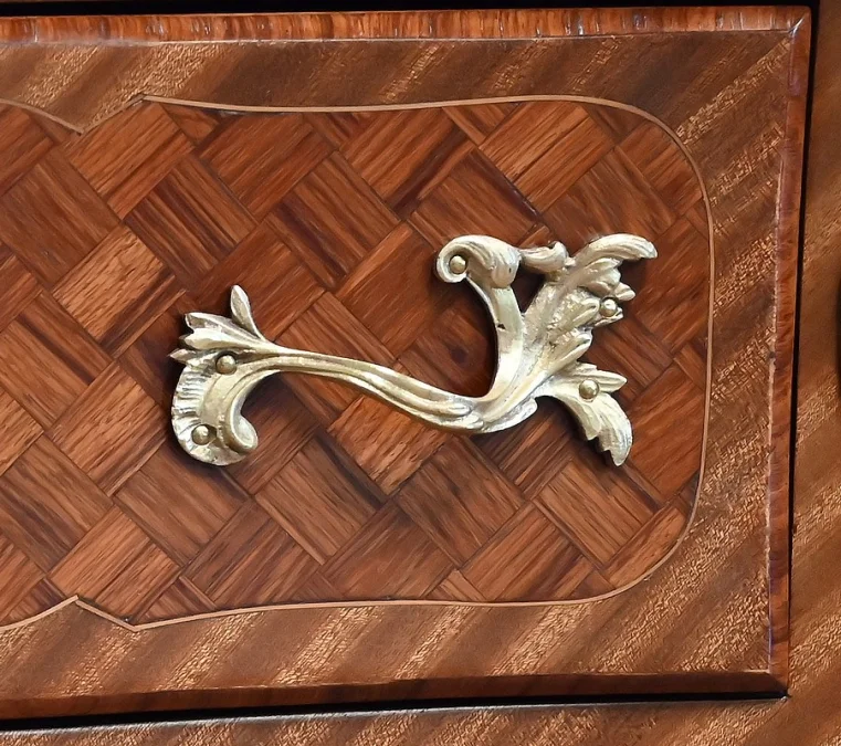LOUIS XV  STYLE CHEST OF DRAWERS