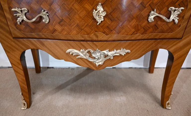 KOMMODE IM LOUIS XV-STIL