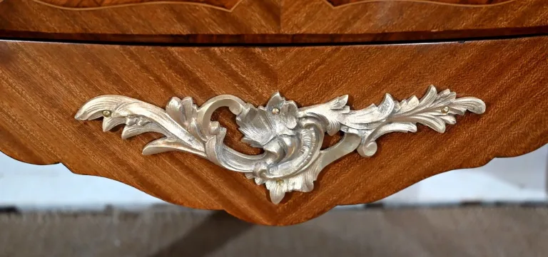 KOMMODE IM LOUIS XV-STIL