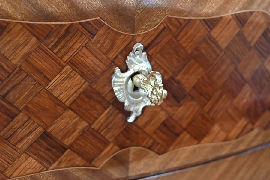 LOUIS XV  STYLE CHEST OF DRAWERS
