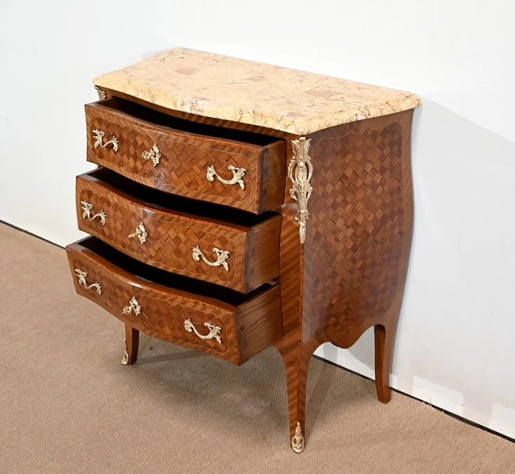 LOUIS XV  STYLE CHEST OF DRAWERS