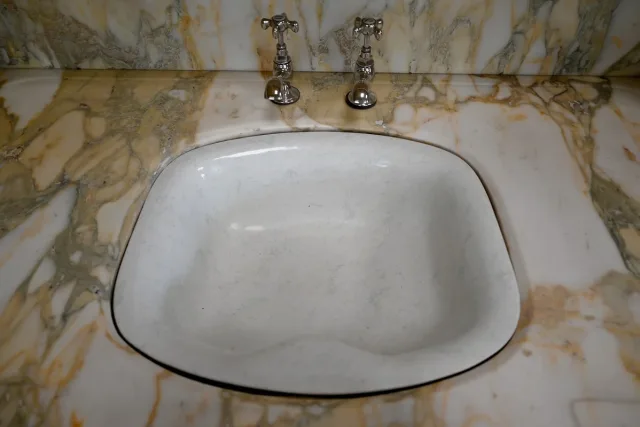 Important Meuble de Toilette / Lavabo en Merisier, « L’Hygiène Moderne Paris » – Début XXe