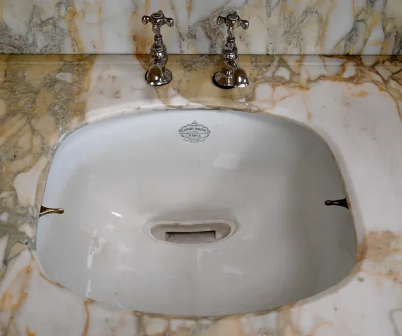Important Meuble de Toilette / Lavabo en Merisier, « L’Hygiène Moderne Paris » – Début XXe