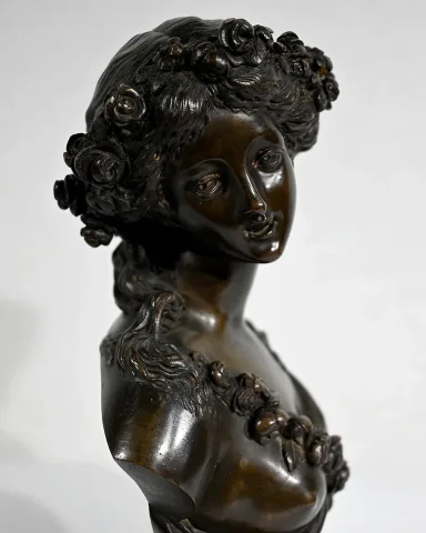 Bronze « Jeune femme couronnée de fleurs » d’après J.C. Marin - XIXe
