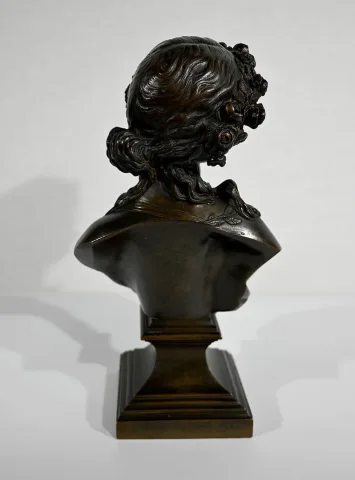 Bronze « Jeune femme couronnée de fleurs » d’après J.C. Marin - XIXe