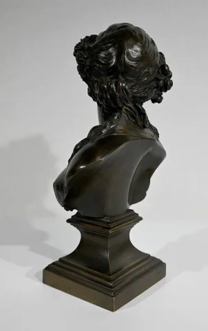 Bronze « Jeune femme couronnée de fleurs » d’après J.C. Marin - XIXe