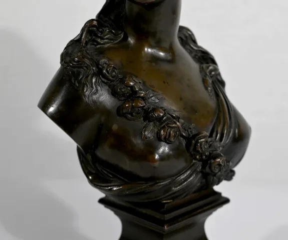 Bronze « Jeune femme couronnée de fleurs » d’après J.C. Marin - XIXe