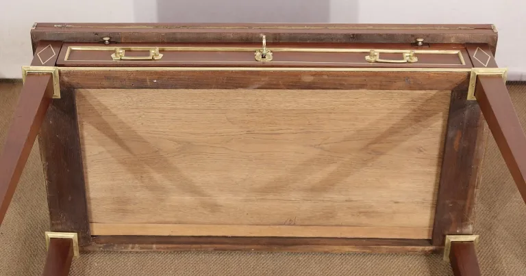 SCHREIBTISCH IM LOUIS XVI-STIL