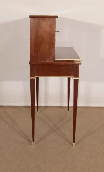 SCHREIBTISCH IM LOUIS XVI-STIL