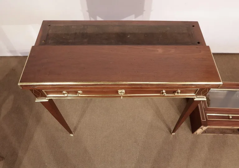 SCHREIBTISCH IM LOUIS XVI-STIL