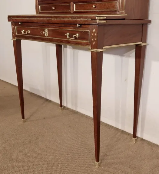 SCHREIBTISCH IM LOUIS XVI-STIL