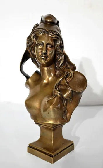 BRONZE BUST OF MARIANNE