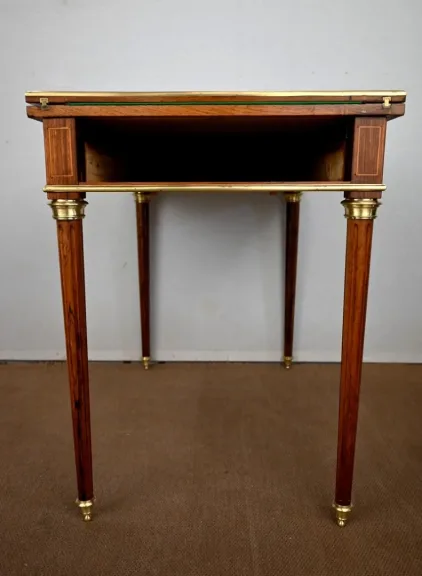 KARTENTISCH IM LOUIS XVI-STIL