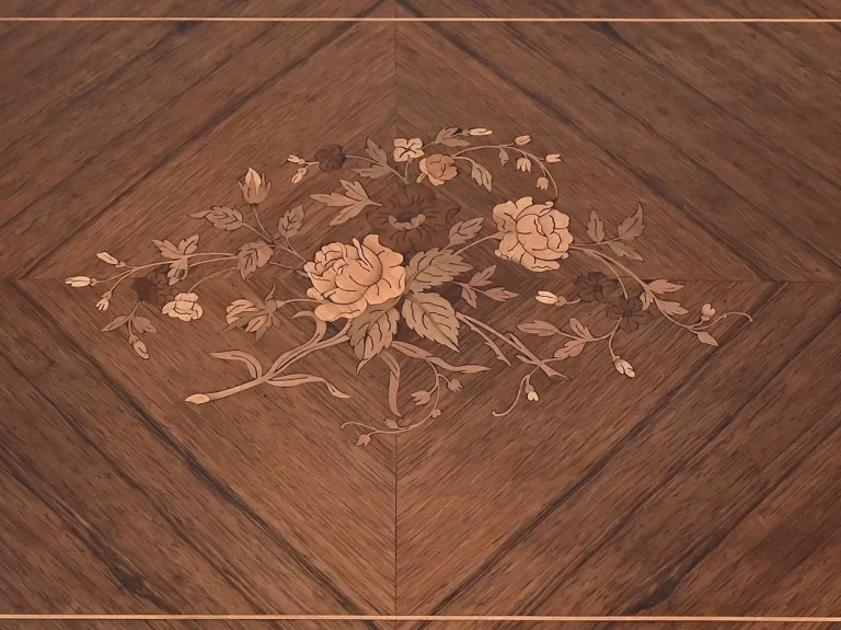 KARTENTISCH IM LOUIS XVI-STIL