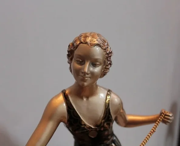 Femme aux Lévriers en Métal Patiné, Art Déco - XXe
