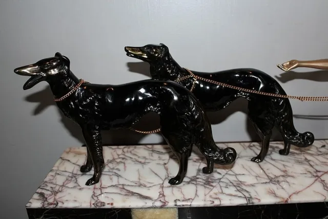 Femme aux Lévriers en Métal Patiné, Art Déco - XXe
