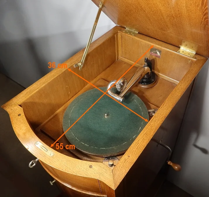 HIS MASTERS VOICE GRAMOPHONE
