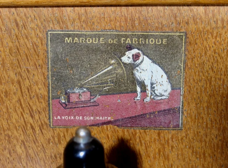 HIS MASTERS VOICE GRAMOPHONE