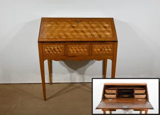 SCHRÄGTER SCHREIBTISCH IM FRANZÖSISCHEN DIRECOIRE-STIL