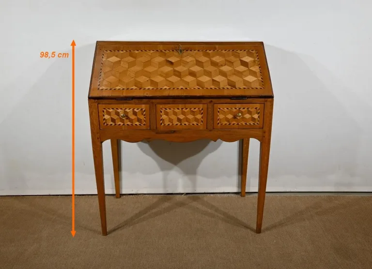SCHRÄGTER SCHREIBTISCH IM FRANZÖSISCHEN DIRECOIRE-STIL