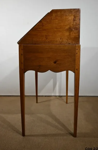 SCHRÄGTER SCHREIBTISCH IM FRANZÖSISCHEN DIRECOIRE-STIL