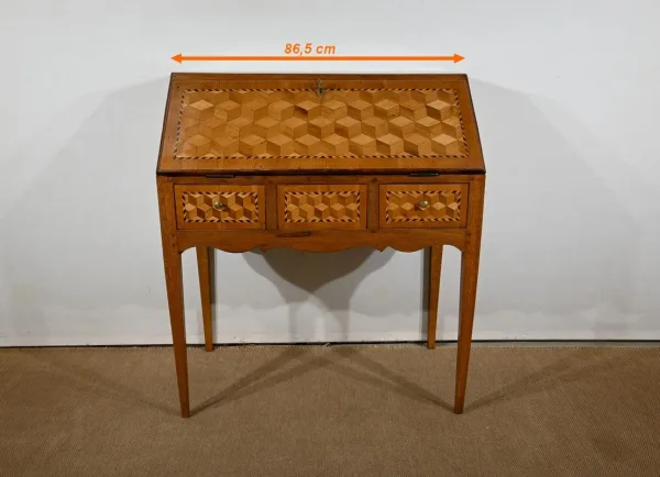SCHRÄGTER SCHREIBTISCH IM FRANZÖSISCHEN DIRECOIRE-STIL