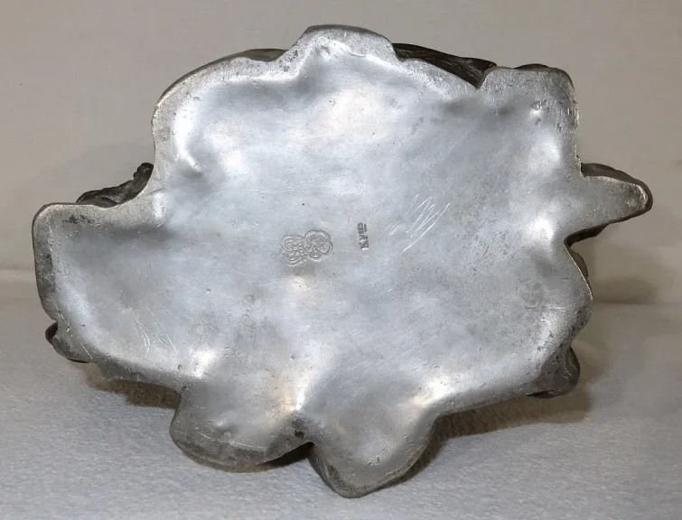 ZINNSKULPTUR von G. VAN DE VOORDE