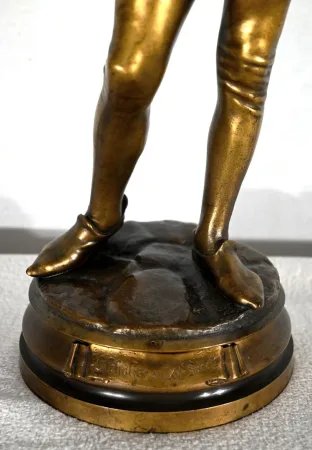 BRONZESTATUETTE von FRIEDRICH BEER