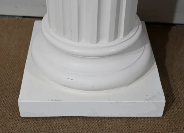BUST ON COLUMN