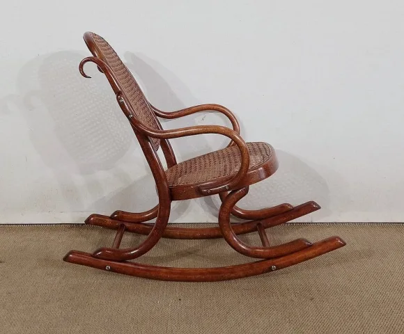 CHILD'S ROCKING CHAIR