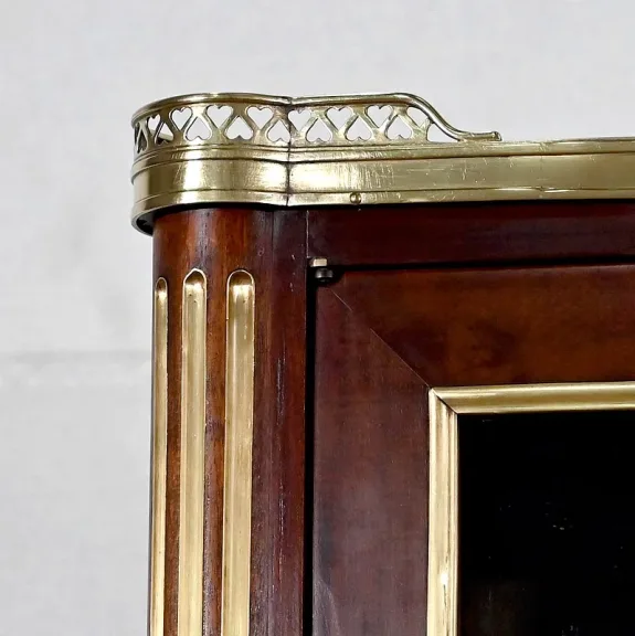 BOEKENKAST IN LOUIS XVI-STIJL