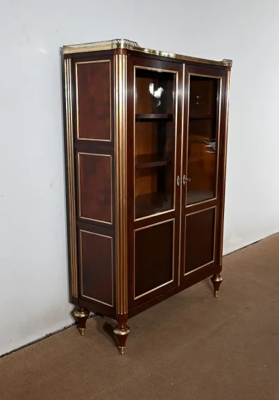 BOEKENKAST IN LOUIS XVI-STIJL