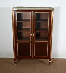 BOEKENKAST IN LOUIS XVI-STIJL