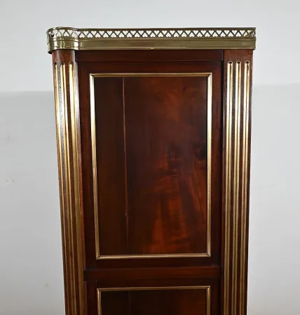 BOEKENKAST IN LOUIS XVI-STIJL