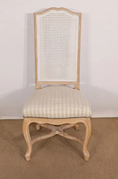STÜHLE IM FRANZÖSISCHEN REGENCY-STIL