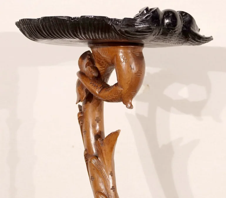 NAPOLEON III STYLE STAND