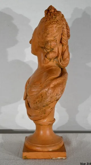 BÜSTE AUS STEINWAREN VON MARIE ANTOINETTE