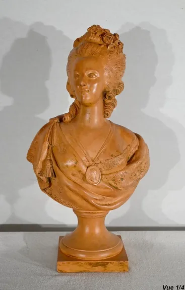 BÜSTE AUS STEINWAREN VON MARIE ANTOINETTE