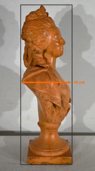 BÜSTE AUS STEINWAREN VON MARIE ANTOINETTE