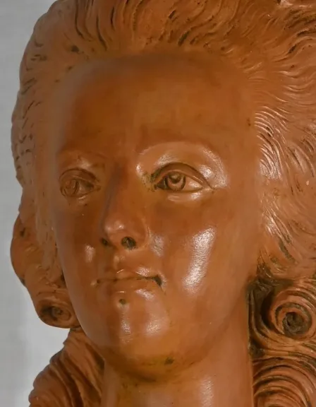 BÜSTE AUS STEINWAREN VON MARIE ANTOINETTE