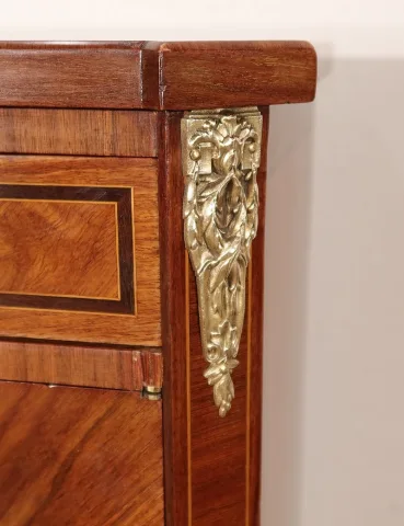 SCHRANK IM FRANZÖSISCHEN ÜBERGANGSSTIL