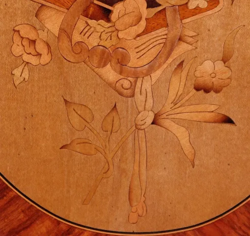 SCHRANK IM FRANZÖSISCHEN ÜBERGANGSSTIL