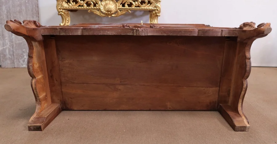 DRESSING TABLE