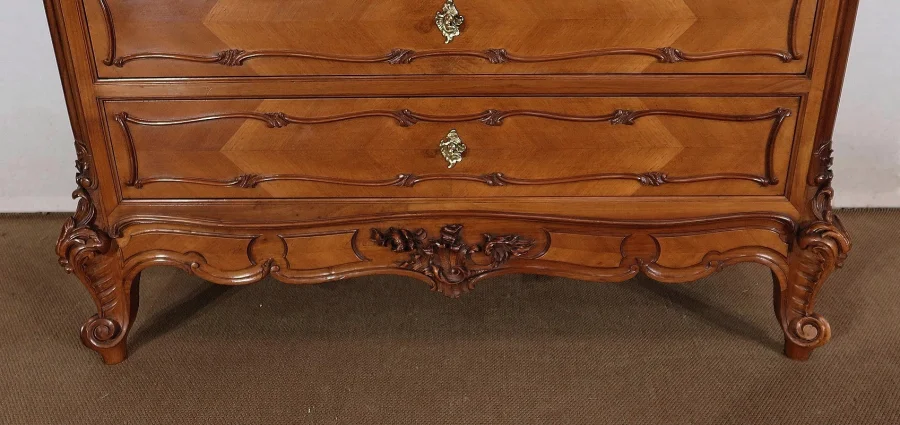 DRESSING TABLE