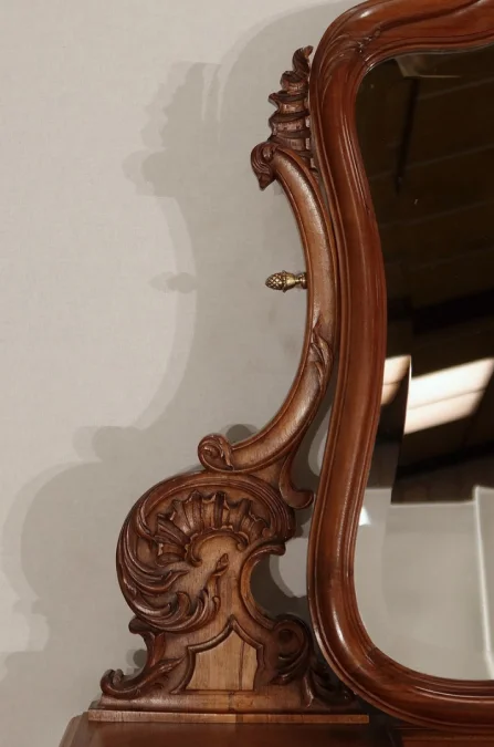 DRESSING TABLE