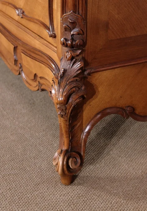 DRESSING TABLE