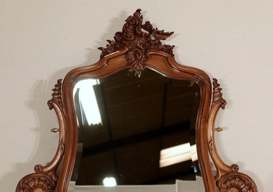 DRESSING TABLE