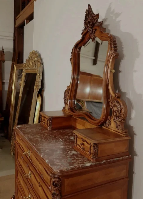 DRESSING TABLE