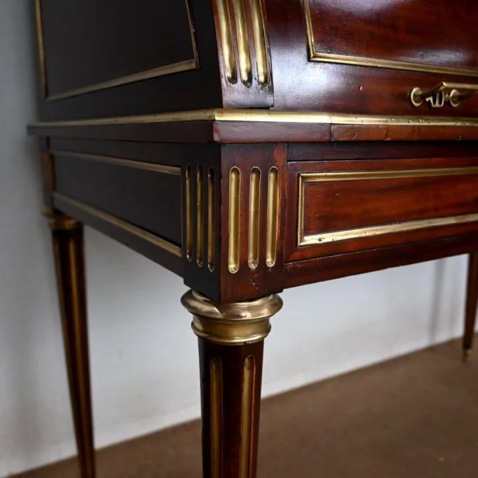 Important Bureau Cylindre en Acajou, style Louis XVI, époque Napoléon III – 2ème moitié XIXe
