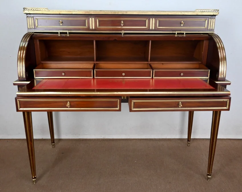Important Bureau Cylindre en Acajou, style Louis XVI, époque Napoléon III – 2ème moitié XIXe